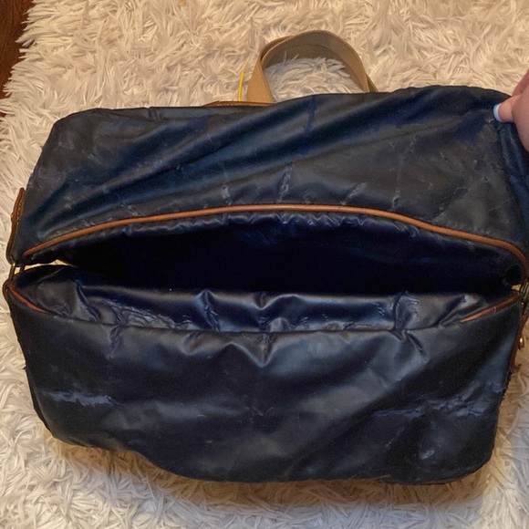 Hunting World Crossbody Long Strap Bag - Picture 11 of 12